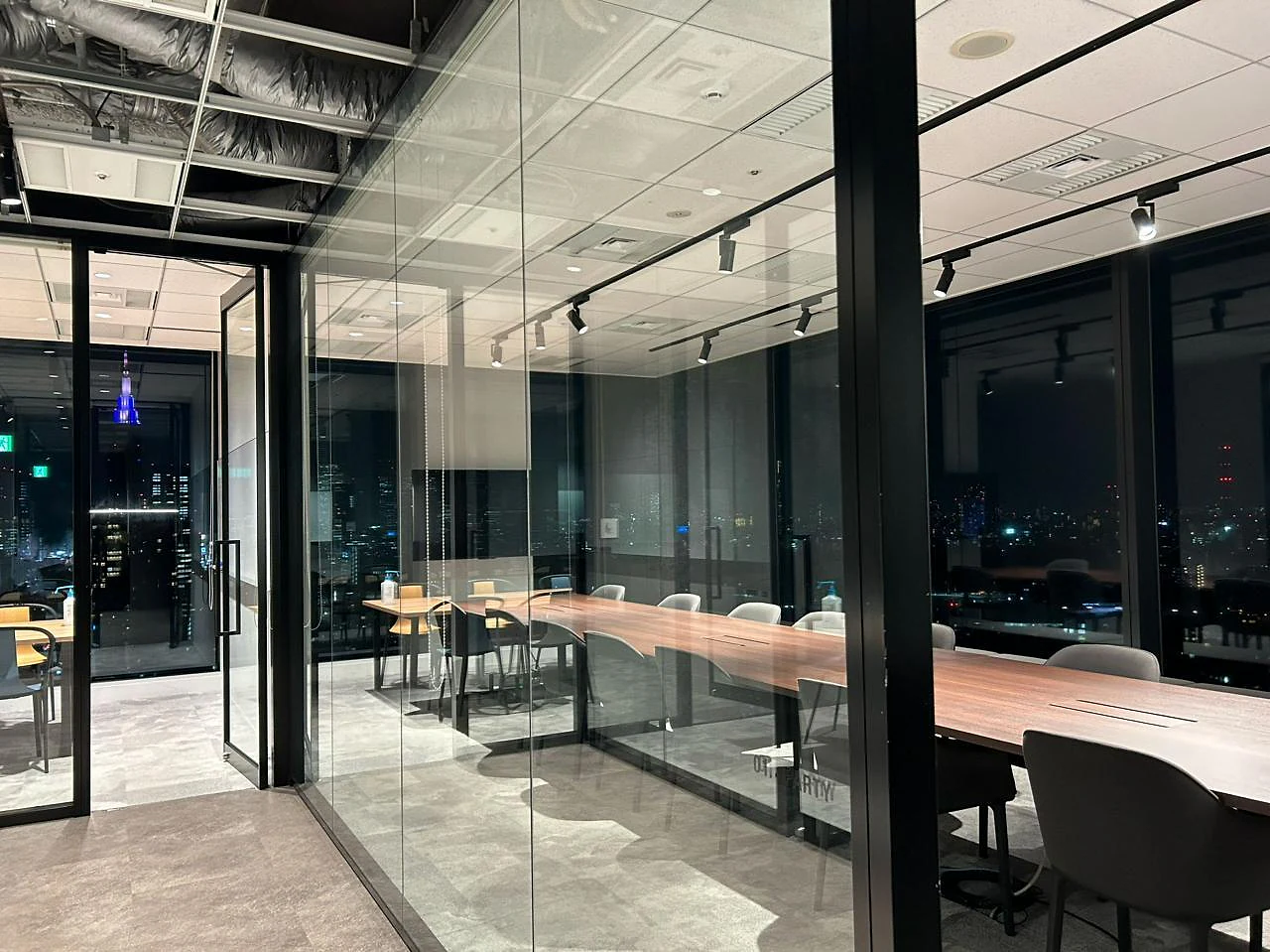 LIC オフィスのミーティングスペース